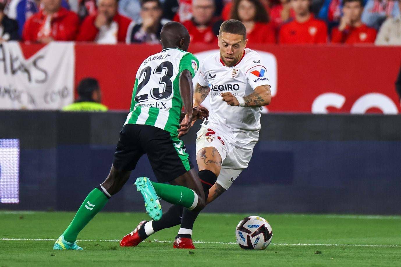 我们知道明天米兰能够依靠他们的主场球迷们和我们较量。